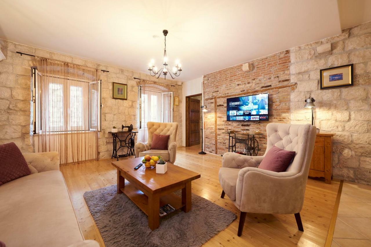 Capo - Old Town - Parking Apartamento